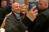 Applaus und Protest: Marine Le Pen auf Treffen in Bratislawa