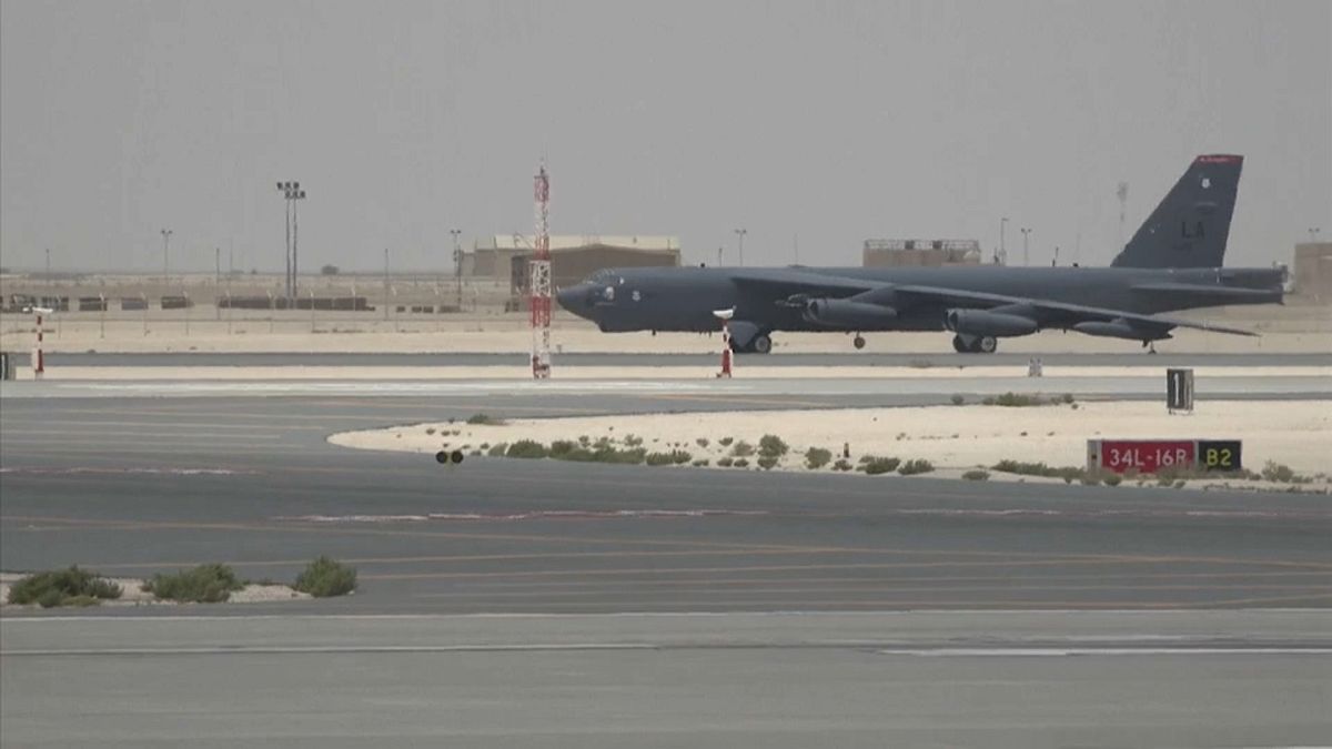 شاهد: قاذفة أميركية من طراز بي-52 تحلق من مدرج قاعدة قطر الجوية