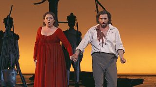 Gerçekçilik akımı ustalarından Puccini'nin 'Tosca' operası Paris'te
