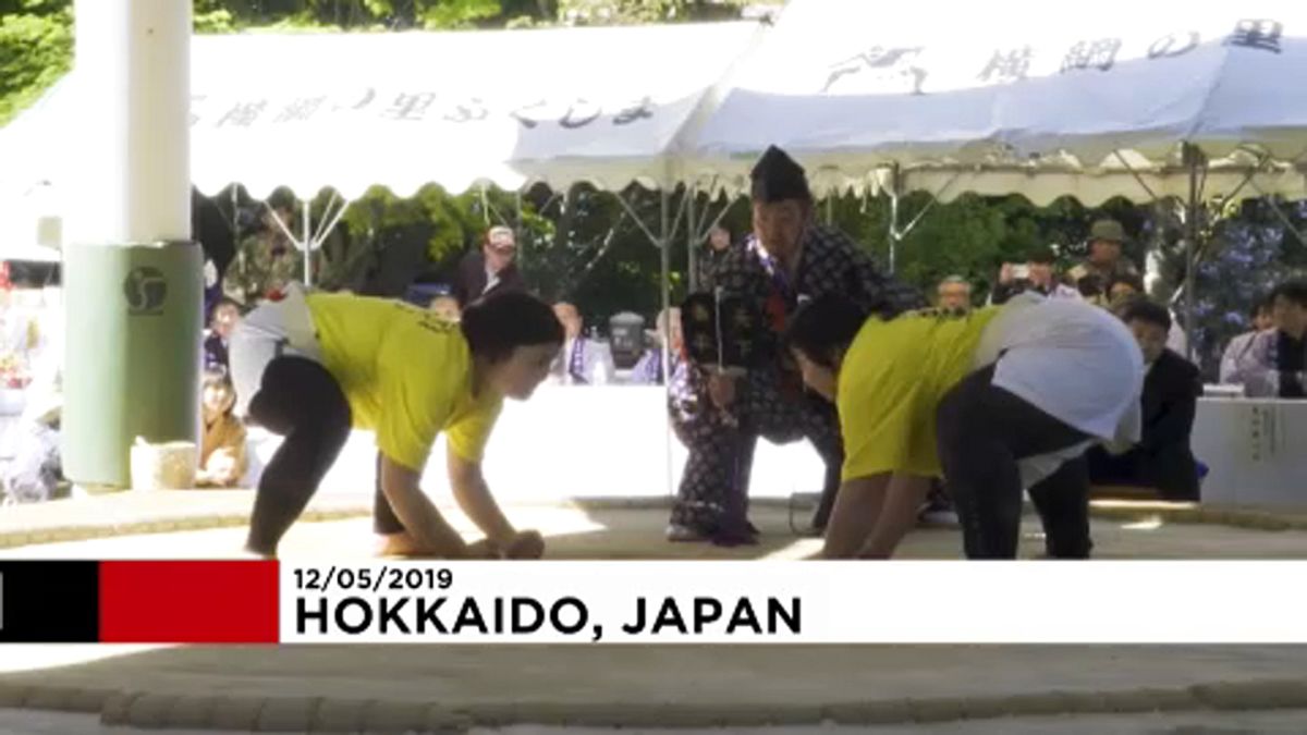 برگزاری مسابقات کشتی سومو ویژه زنان به مناسبت روز مادر در ژاپن