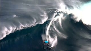 Nate Florence au dessus des vagues pour le Red Bull Cape Fear