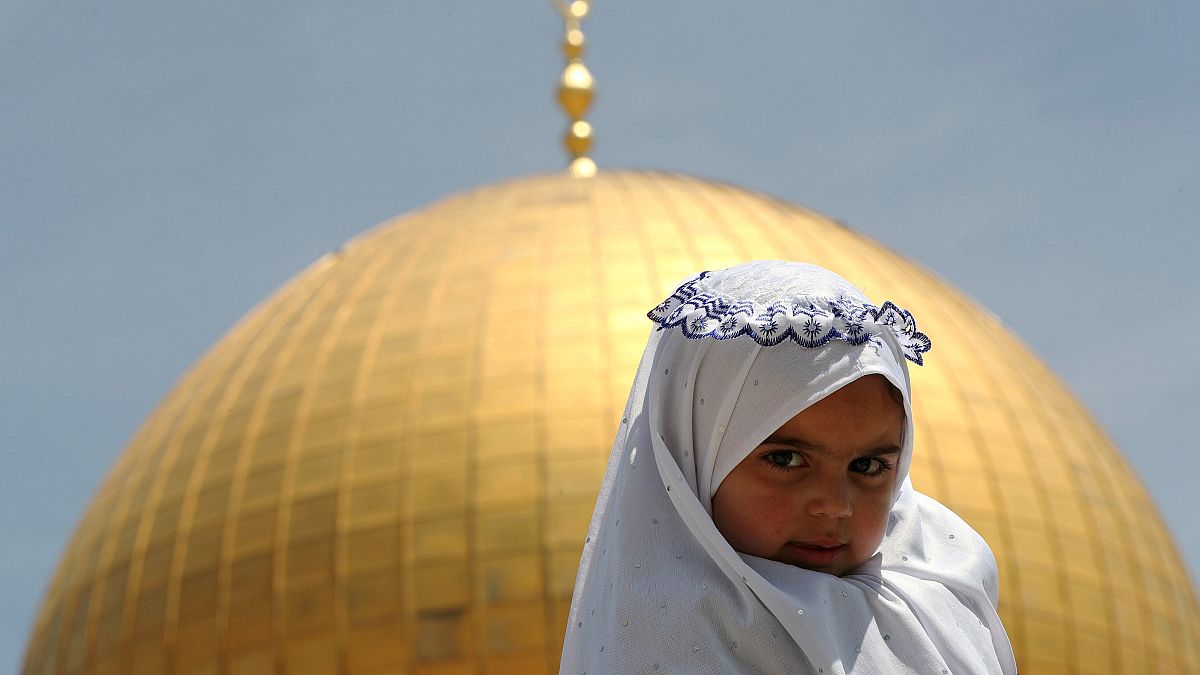 فتاة فلسطينية في أول جمعة هذا العام في المسجد الأقصى