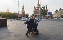 Conoce al hombre en silla de ruedas detrás del blog político más leído en Rusia