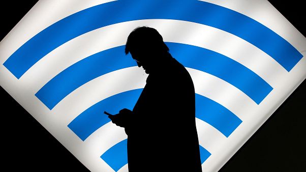 A roaming-díj után a túlárazott külföldi hívásokat is eltörölte a Bizottság A roaming-díj után a túlárazott külföldi hívásokat is eltörölte a Bizottság