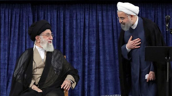 علی خامنهای و حسن روحانی در مراسم تنفیذ حکم ریاست جمهوری، ۱۲ مرداد ۱۳۹۶ علی خامنهای و حسن روحانی در مراسم تنفیذ حکم ریاست جمهوری، ۱۲ مرداد ۱۳۹۶