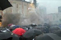 Tirana: Demonstranten attackieren 5 Gebäude