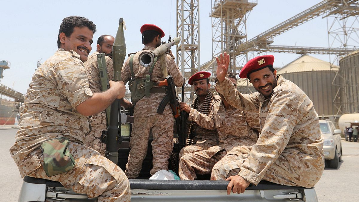 الحوثيون يستهدفون منشآت حيوية سعودية 
