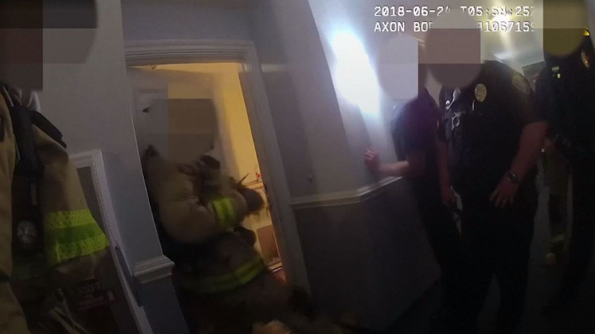 ویدئو؛ ثبت لحظه درگیری توسط دوربین تعبیه شده روی لباس پلیس