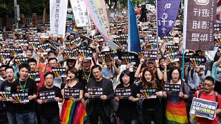 شاهد: تجمع المئات من أنصار حقوق المثليين أمام البرلمان التايواني