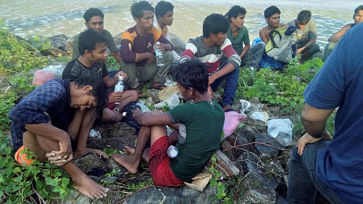 شرطة بنغلادش تجهض عملية تهريب عشرات الروهينغا إلى ماليزيا