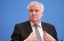 Seehofer: Wachsende Gewalt von rechts "verdammt ernst" nehmen