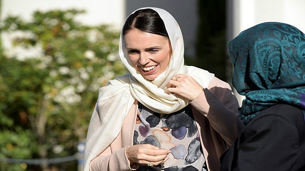 رئيسة وزراء نيوزيلندا تعيد رشوة قدرها 3 يورو لطفلة طلبت معلومات تخص التنانين رئيسة وزراء نيوزيلندا تعيد رشوة قدرها 3 يورو لطفلة طلبت معلومات تخص التنانين