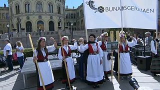 Etnoparádéval tiltakoztak a norvég nők
