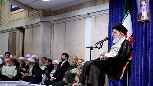خامنهای در واکنش به تنشهای اخیر ایران و آمریکا: جنگ رخ نمیدهد خامنهای در واکنش به تنشهای اخیر ایران و آمریکا: جنگ رخ نمیدهد