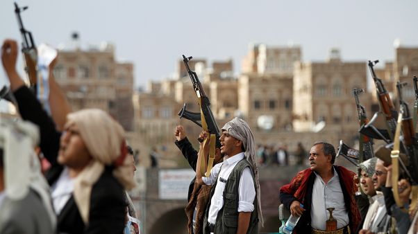 قوات تدعمها السعودية تقتل 97 حوثيا في هجوم بمحافظة الضالع اليمنية قوات تدعمها السعودية تقتل 97 حوثيا في هجوم بمحافظة الضالع اليمنية