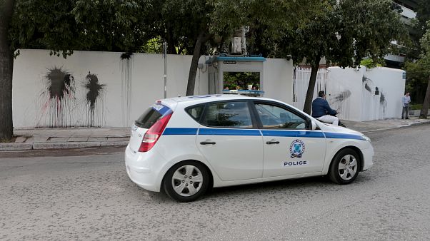 Αθήνα: Επίθεση με μπογιές στην οικία του Αμερικανού πρέσβη - Tι απαντάει ο ίδιος ο πρέσβης Αθήνα: Επίθεση με μπογιές στην οικία του Αμερικανού πρέσβη - Tι απαντάει ο ίδιος ο πρέσβης