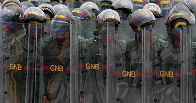 Colombia resguarda a más de 1.000 militares y policías ...