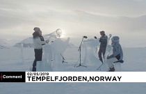 Greenpeace difunde un concierto con instrumentos de hielo para concienciar sobre el cambio climático