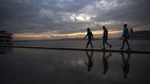 19 Mayıs'ın 100. yıl dönümü: Her dört gençten biri Türkiye dışında bir ülkeye yerleşmek istiyor 19 Mayıs'ın 100. yıl dönümü: Her dört gençten biri Türkiye dışında bir ülkeye yerleşmek istiyor