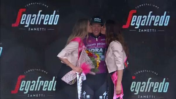 Ackermann gana, Dumoulin se retira y Roglic sigue líder Ackermann gana, Dumoulin se retira y Roglic sigue líder