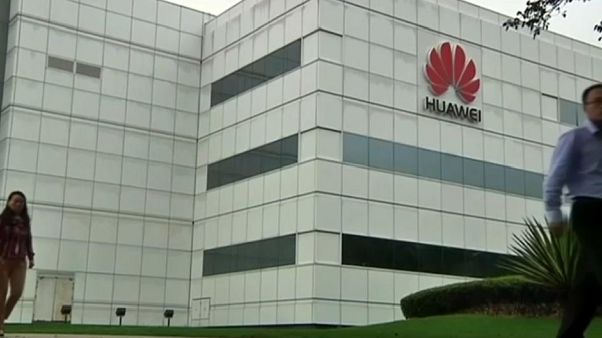 Trump pressiona China com proibição à Huawei Trump pressiona China com proibição à Huawei