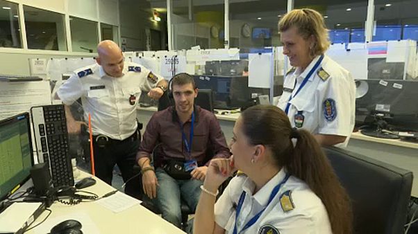 Vak férfi a Budapesti Rendőr-Főkapitányságon Vak férfi a Budapesti Rendőr-Főkapitányságon