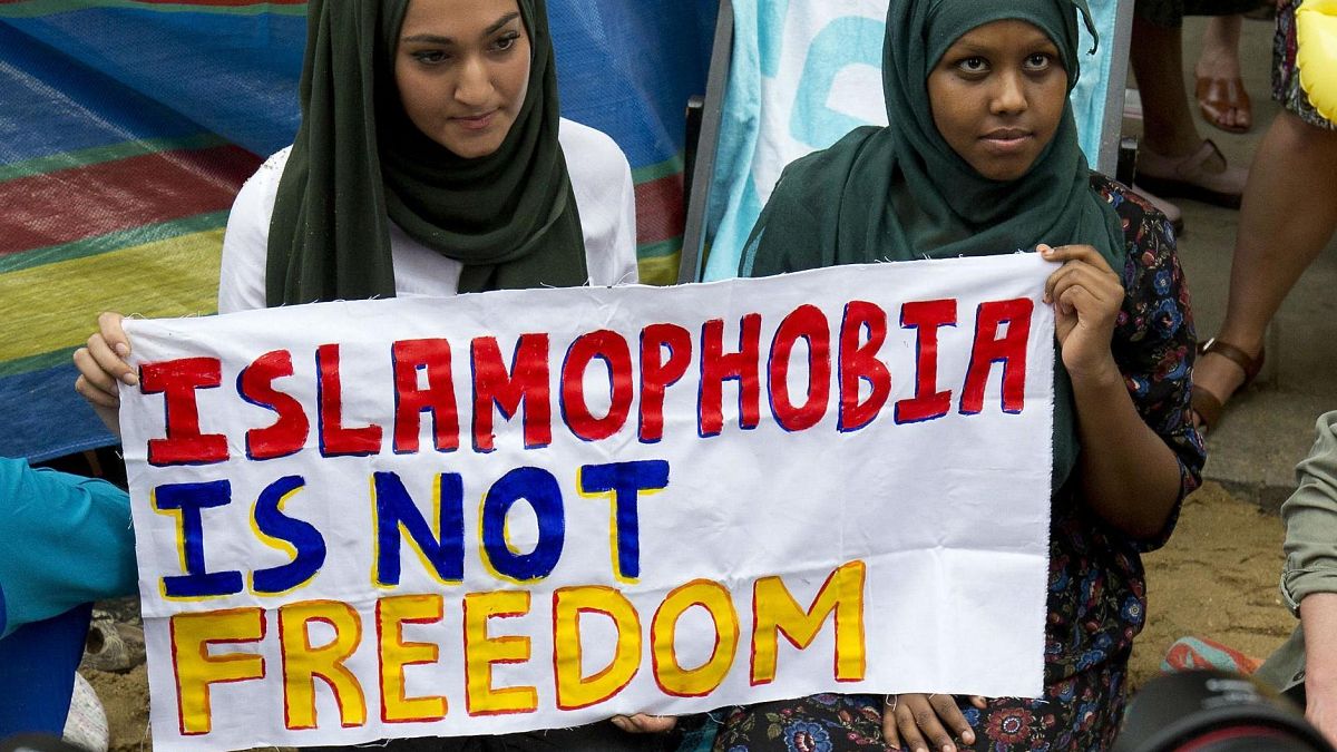 İngiltere 'İslamofobi'ye yasal bir tanım getirmeyi tartışıyor