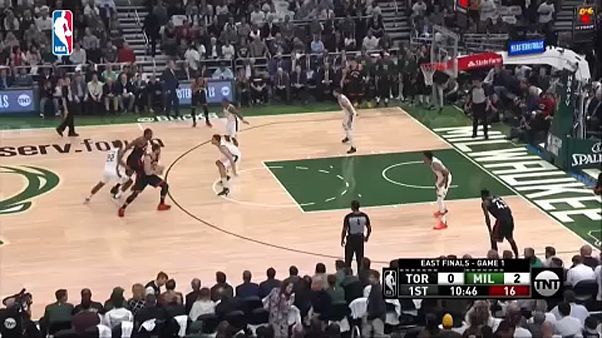 NBA: Előnyben a Bucks az elődöntőben NBA: Előnyben a Bucks az elődöntőben