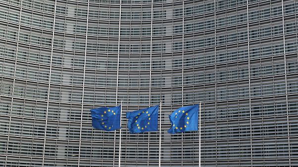 Salvini detta la linea ai 5 Stelle, arriva la lettera di Bruxelles Salvini detta la linea ai 5 Stelle, arriva la lettera di Bruxelles