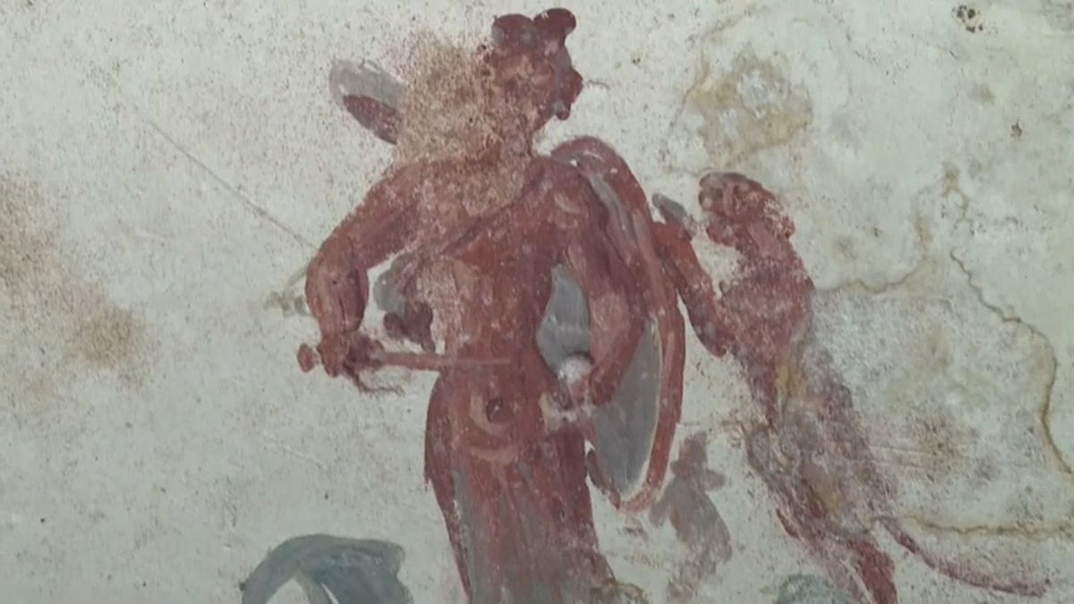 The Sphinx Room features lavish frescoes of panthers and centaurs