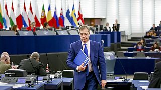 "Breves de Bruxelas": Farage mobiliza nova vaga eurocética