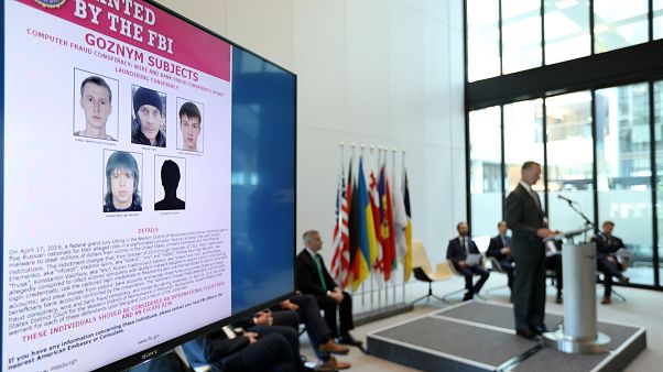 EUROPOL'den siber suç şebekesine büyük darbe: 100 milyon dolar çalan ağ çökertildi EUROPOL'den siber suç şebekesine büyük darbe: 100 milyon dolar çalan ağ çökertildi