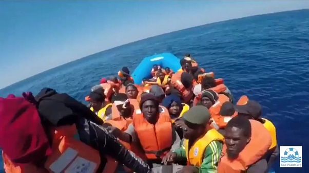 Sea watch 3: 65 migranti in alto mare in cerca di un porto Sea watch 3: 65 migranti in alto mare in cerca di un porto