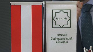 مسلمون في النمسا يلوحون بمقاضاة الحكومة بعد إجراءات حظر ارتداء الحجاب في المدارس