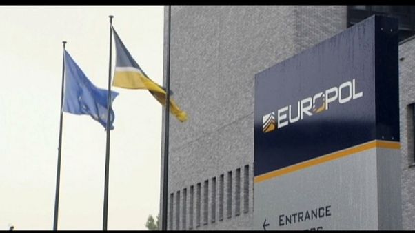 Rede de cibercrime que roubou mais de 100 milhões travada pela Europol Rede de cibercrime que roubou mais de 100 milhões travada pela Europol