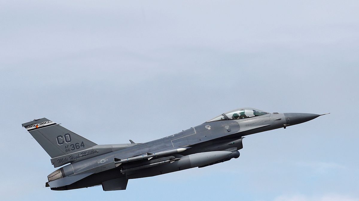 ABD'de eğitim uçuşu için havalanan F-16 jeti düştü