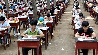 Pekin'den zorunlu asimilasyona teşvik: Uygur öğrencilerin sınav puanları düşürüldü