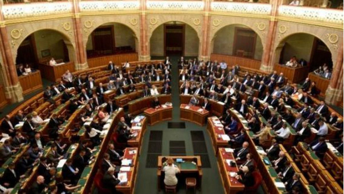 انتقاد از رئیس پارلمان مجارستان برای تشبیه همجنس‌گرایان به کودک‌آزاران