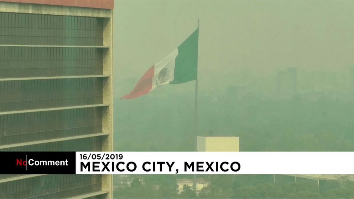 Мехико накрыл смог из-за лесных пожаров