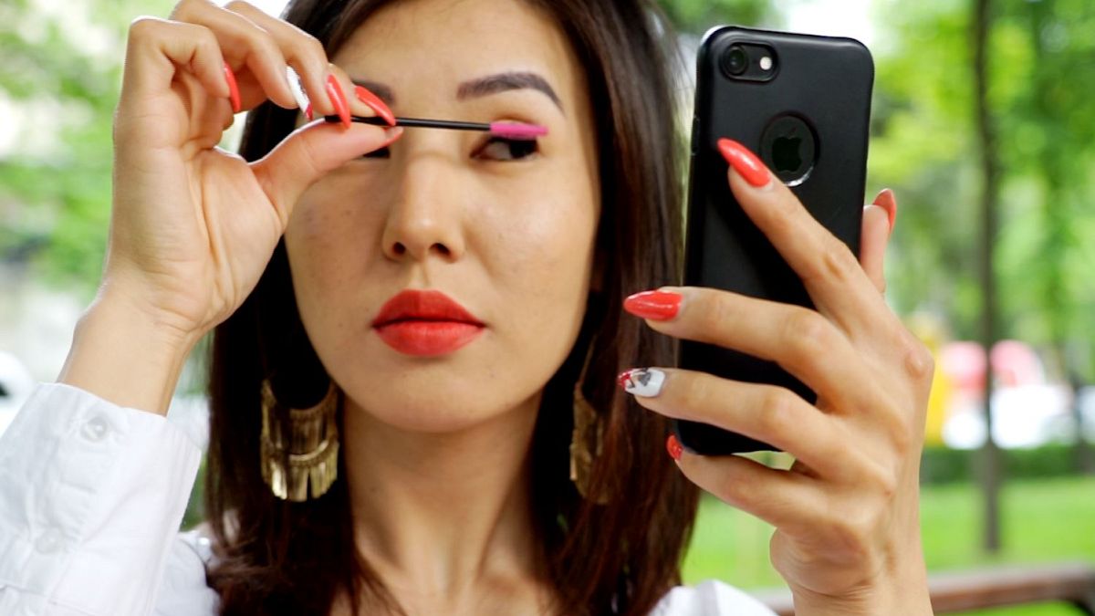 سالانه ۴ هزار زن قرقیزستانی عمل زیبایی پلک انجام می‌دهند
