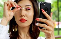 سالانه ۴ هزار زن قرقیزستانی عمل زیبایی پلک انجام می‌دهند