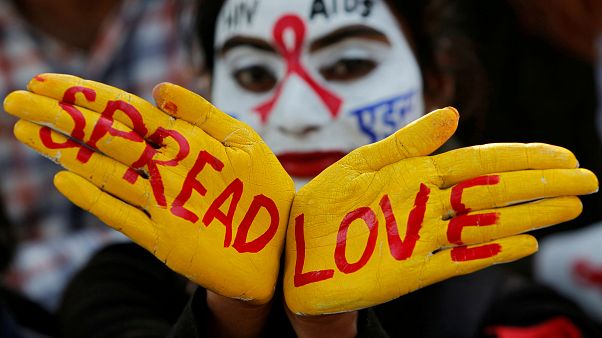 Non tutti sanno che grazie alla terapia farmacologica oggi chi ha l'Hiv non trasmette il virus Non tutti sanno che grazie alla terapia farmacologica oggi chi ha l'Hiv non trasmette il virus