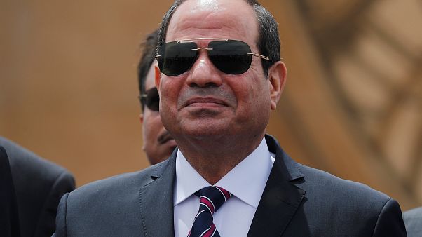 السيسي يعفو عن 560 سجينا بينهم صحفي بارز السيسي يعفو عن 560 سجينا بينهم صحفي بارز