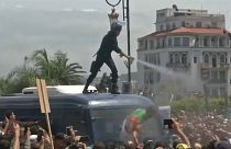 Összecsapások Algírban rendőrök és tüntetők között