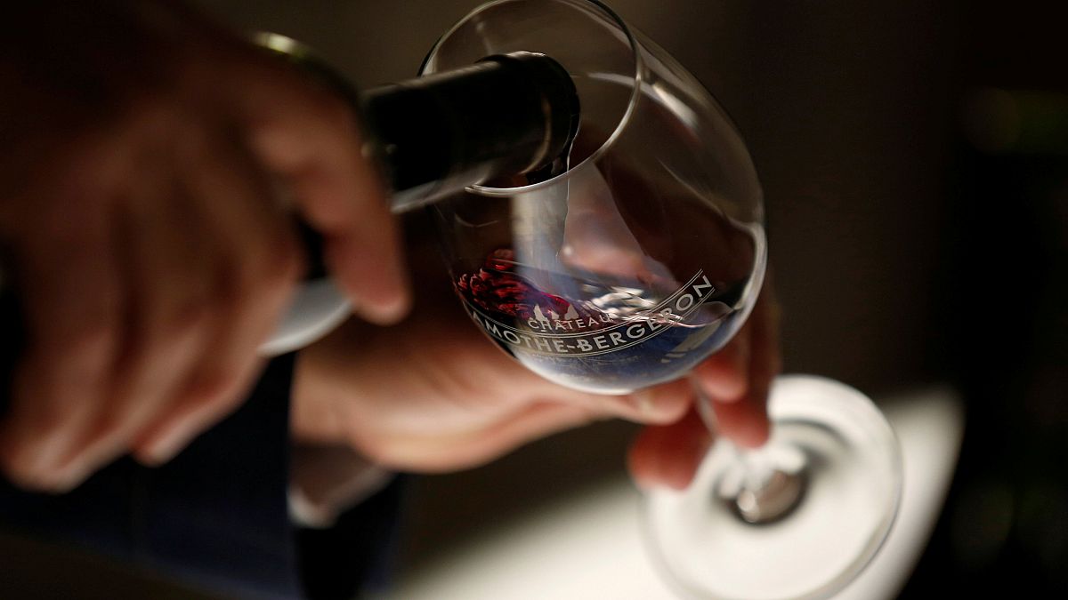 İngiltere'de bir restoran, müşterisine yanlışlıkla 35 bin TL değerinde şarap ikram etti