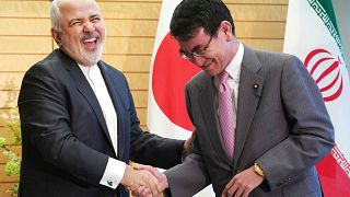 وزير الخارجية الإيراني ونظيره الياباني خلال زيارة ظريف إلى دول شرق آسيا
