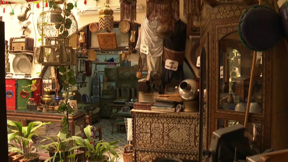 شاهد: متحف دمشقي في منزل يضم أكثر من 3000 قطعة من تاريخ سوريا