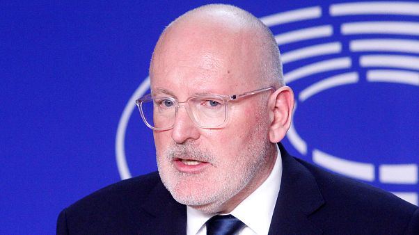 Timmermans al capezzale dei socialisti magiari Timmermans al capezzale dei socialisti magiari