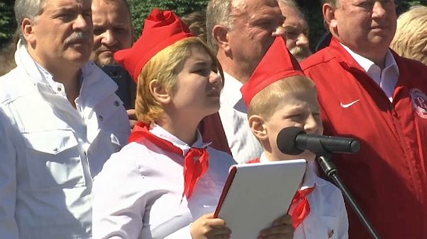 КПРФ приняла школьников в пионеры КПРФ приняла школьников в пионеры