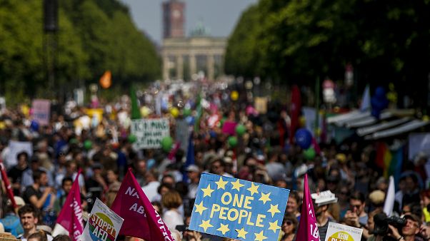 Almanya'da ırkçılık karşıtı gösteri düzenlendi: Berlin Almanya'da ırkçılık karşıtı gösteri düzenlendi: Berlin
